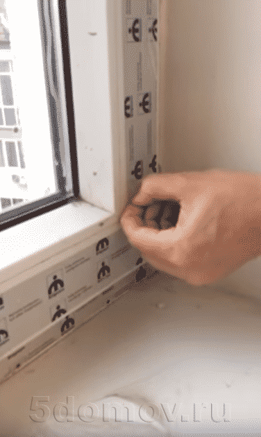 Как снять засохшую пленку с окна 