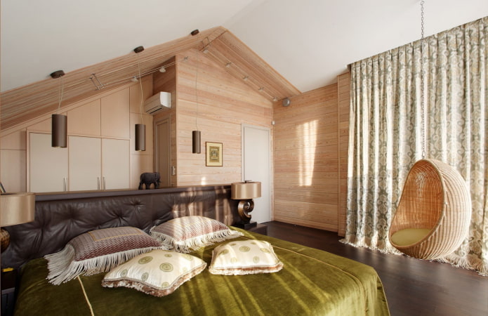 дизайн спальни в интерьере брусового дома