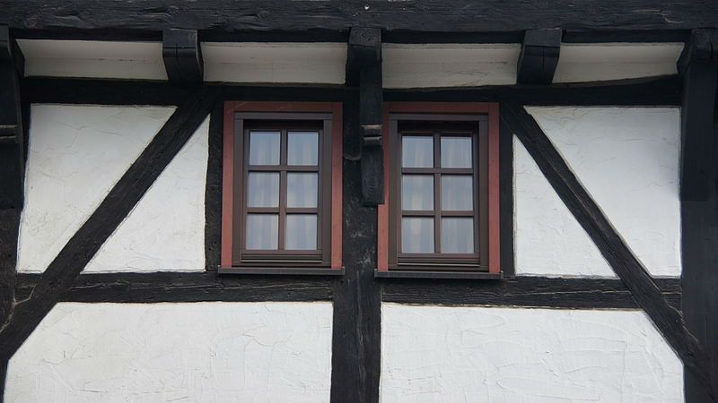 Декоративные элементы фасада фахверк (окно)