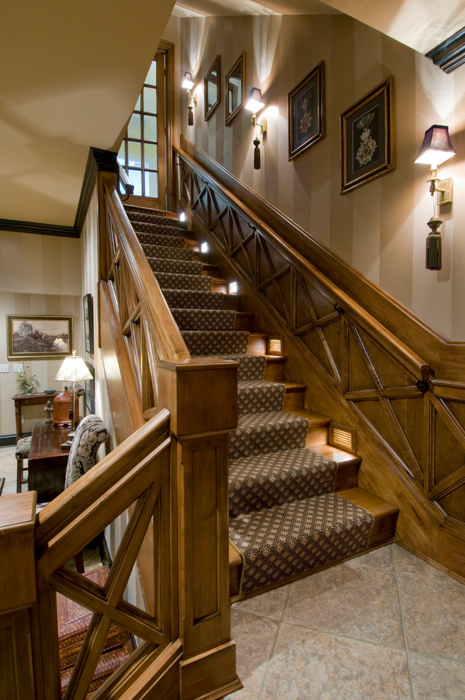 Интерьер лестницы на второй этаж - Фото 6
