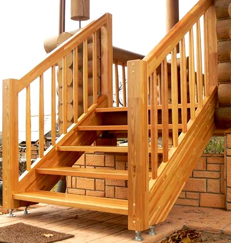 деревянная уличная лестница