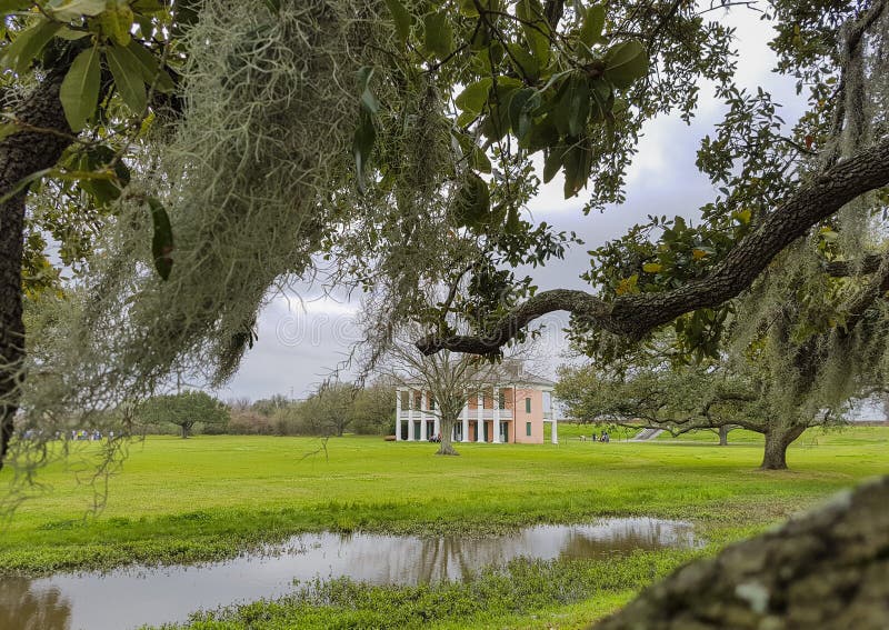 Plantation house in Louisiana. On Mississippi River with its reflection in swamp and Spanish moss trees stock photos